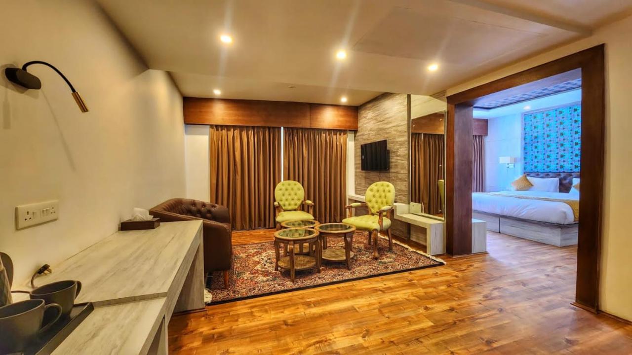 The Walnut Creek Pahalgam Hotel Buitenkant foto