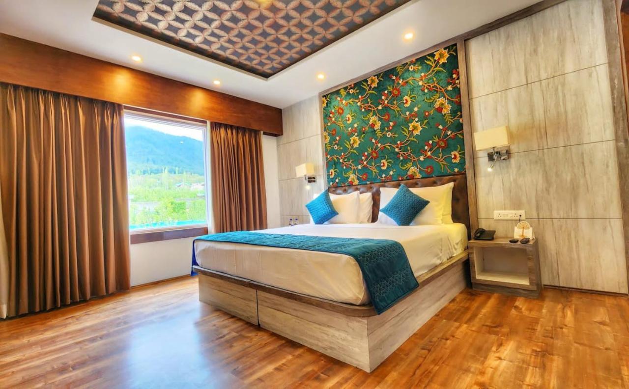 The Walnut Creek Pahalgam Hotel Buitenkant foto