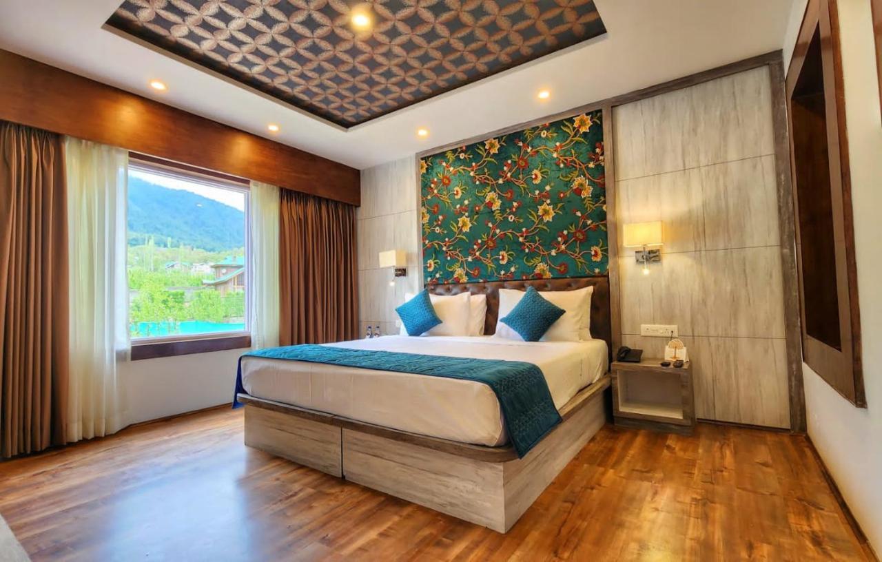 The Walnut Creek Pahalgam Hotel Buitenkant foto