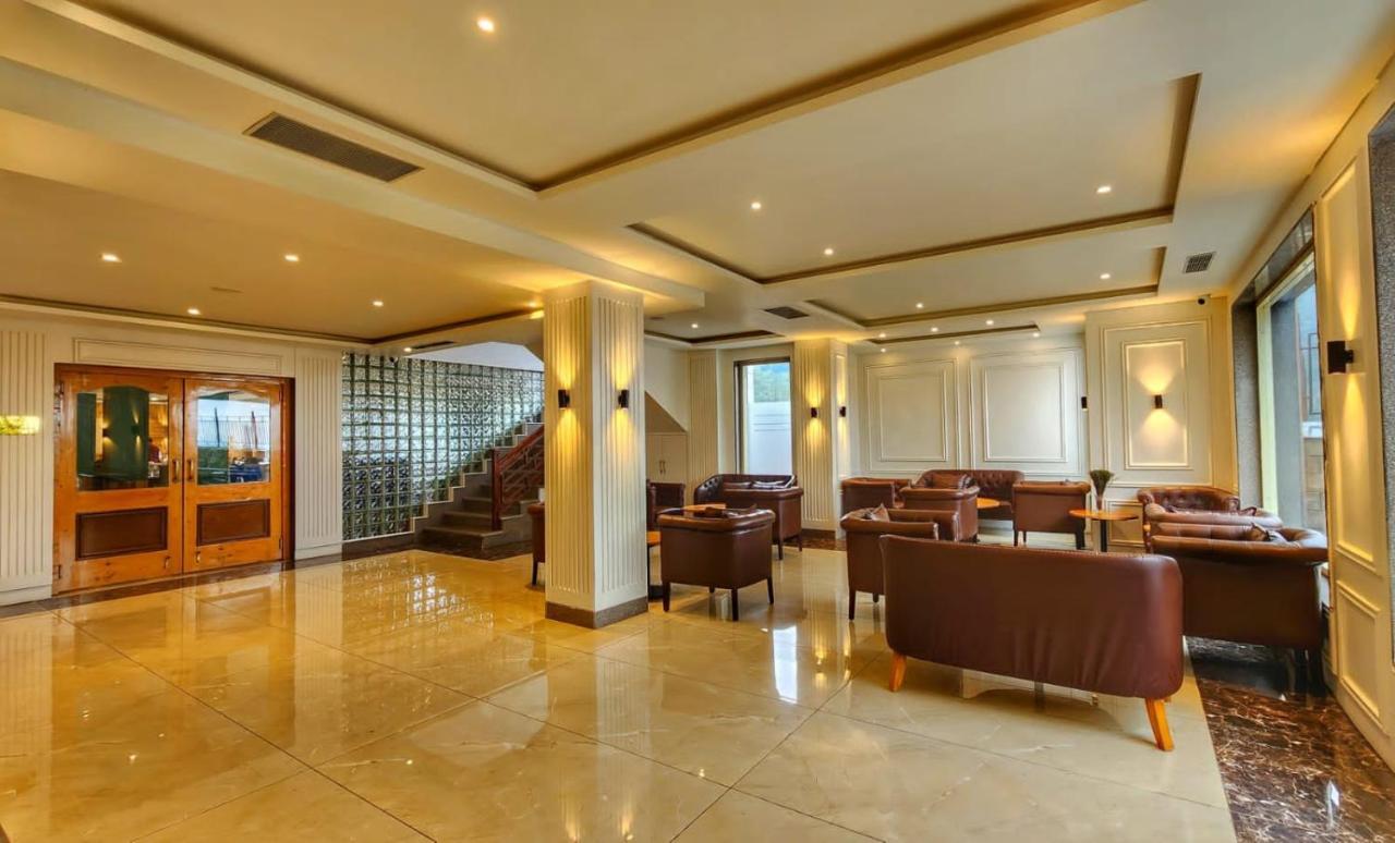 The Walnut Creek Pahalgam Hotel Buitenkant foto