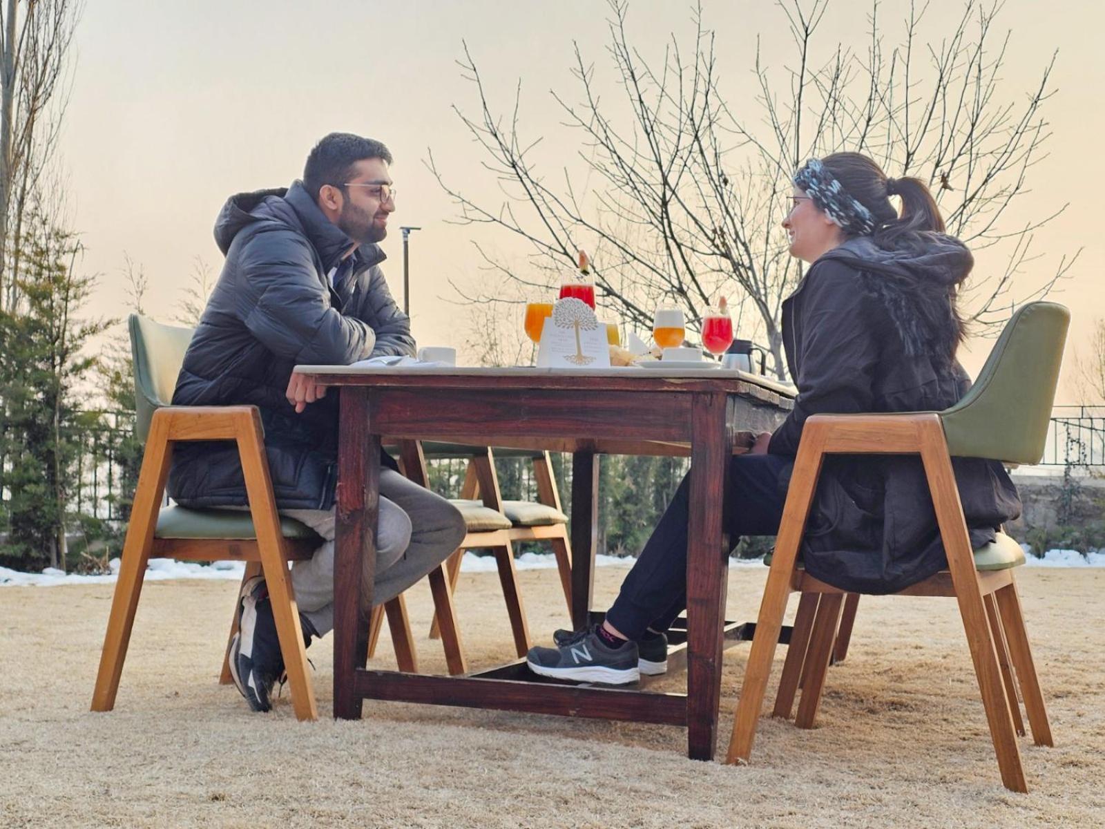 The Walnut Creek Pahalgam Hotel Buitenkant foto