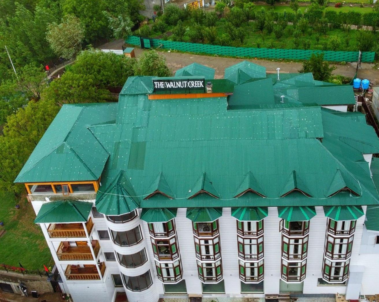 The Walnut Creek Pahalgam Hotel Buitenkant foto