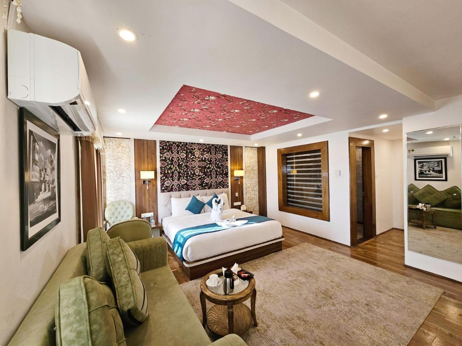The Walnut Creek Pahalgam Hotel Buitenkant foto