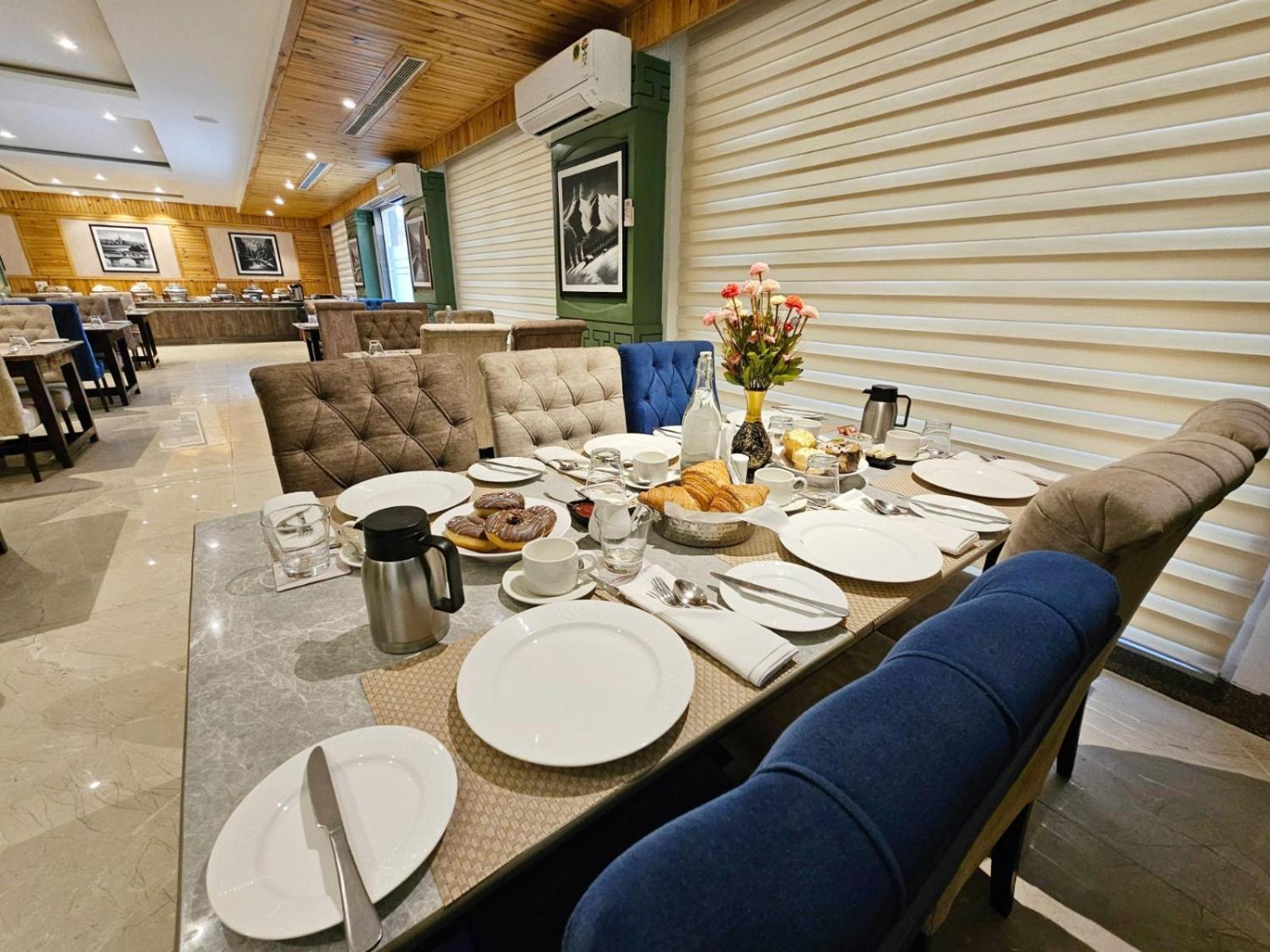 The Walnut Creek Pahalgam Hotel Buitenkant foto