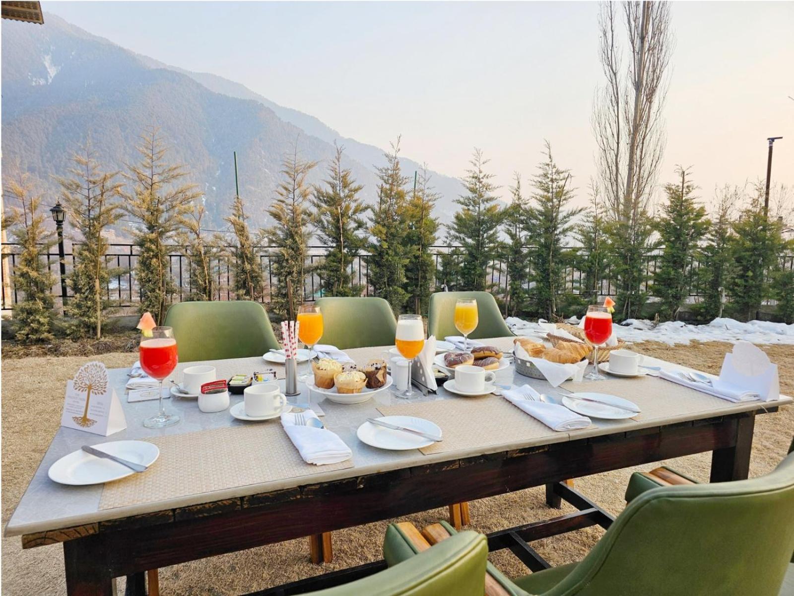 The Walnut Creek Pahalgam Hotel Buitenkant foto